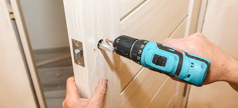 Old Door Knob Repair in Hallandale Beach, FL